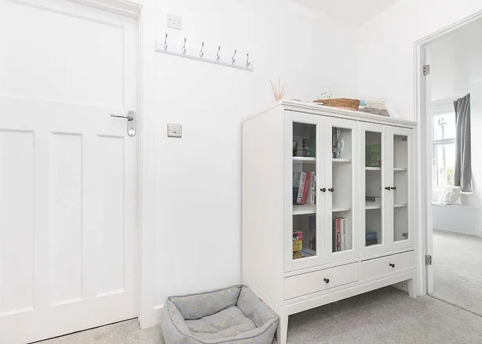 The White House - Lux Southbourne Beach 3 Bed Stay
