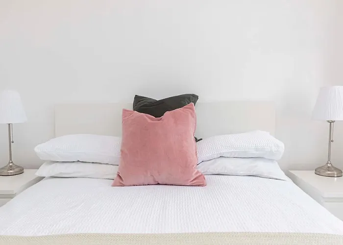 The White House - Lux Southbourne Beach 3 Bed Stay